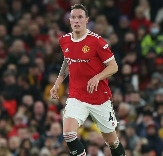 phil-jones-buon-ba-toi-chao-tam-biet-cac-cau-thu-mu-tren-whatsapp-nhung-khong-ai-quan-tam-ca