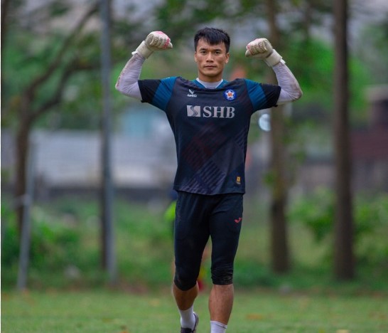 thu-mon-bui-tien-dung-tu-nguoi-hung-den-nguoi-thua-clb-nao-cung-muon-day-di