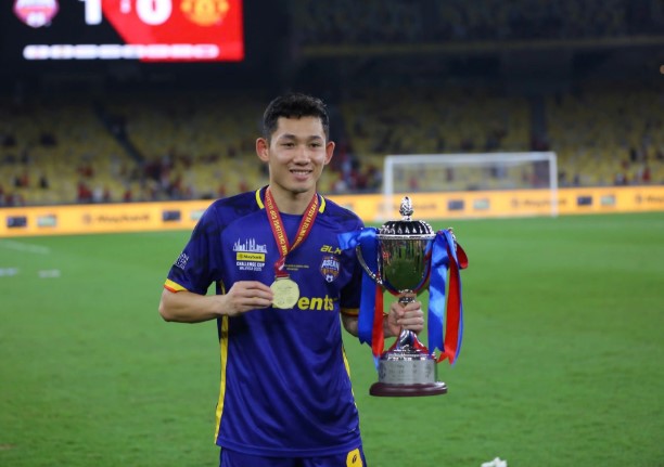 fan-mu-doi-mua-gap-hai-long-anh-ay-choi-con-tot-hon-ca-bruno