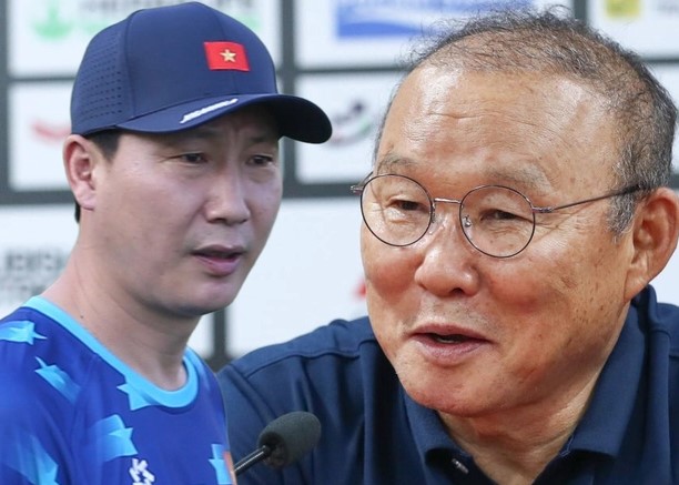 hlv-park-hang-seo-an-y-dong-tinh-voi-quyet-dinh-chon-nhan-su-cua-hlv-kim-sang-sik