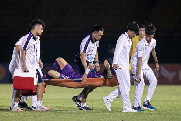 tien-linh-khong-chiu-roi-san-2-lan-tu-choi-yeu-cau-thay-nguoi-cua-hlv