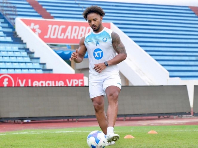 hlv-clb-nam-dinh-voi-tien-do-hien-tai-xuan-son-kho-kip-tro-lai-o-luot-di-v-league