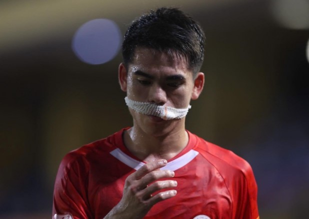 hlv-kim-sang-sik-nhan-them-tin-khong-vui-them-1-ngoi-sao-dtvn-chan-thuong-nghiem-trong