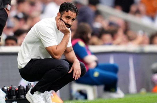 mua-sam-ram-ro-ty-le-thang-cua-amorim-van-chi-ngang-hlv-2-lan-rot-hang