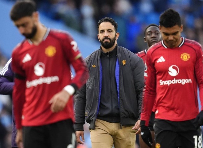 hlv-amorim-tu-tin-khong-lo-that-nghiep-neu-bi-mu-tram-day-doi-trai-tham-moi-ong