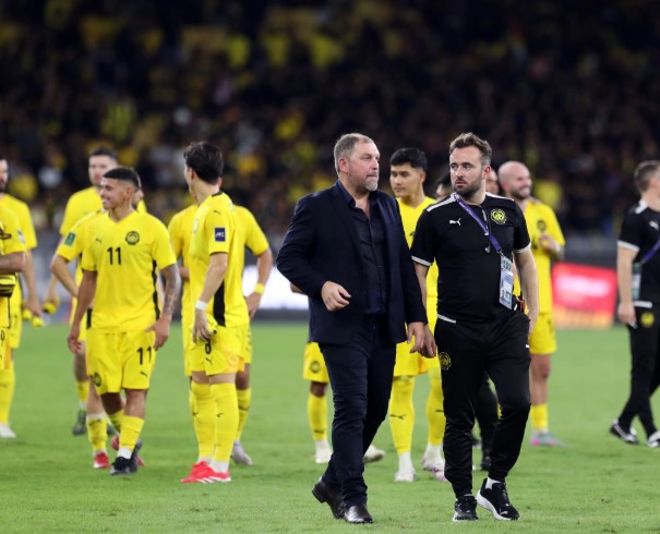 soc-fam-khang-cao-de-bao-ve-minh-mac-ke-7-cau-thu-nhap-tich-phai-tu-lo