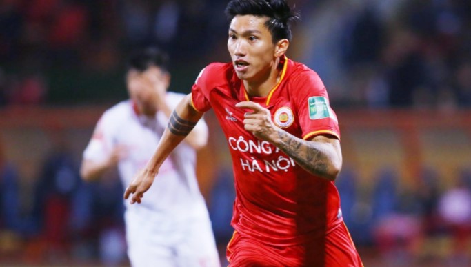 qua-den-cho-van-hau-vua-tro-lai-san-co-da-nhan-tin-khong-vui