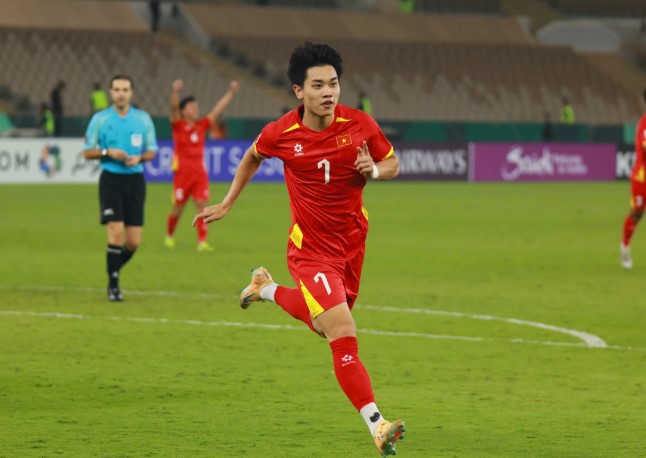 afc-gay-tranh-cai-khi-bo-quen-dinh-bac-trong-ds-top-6-cau-thu-trien-vong