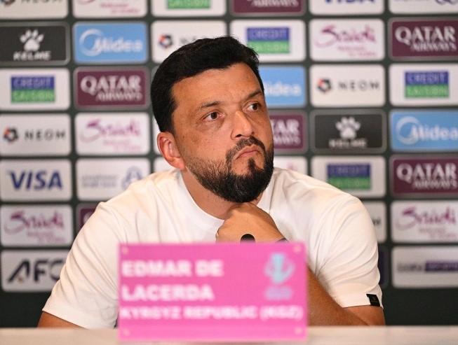 hlv-kyrgyzstan-chung-toi-biet-u23-viet-nam-manh-tinh-huong-co-dinh-nhung-khong-the-hoa-giai